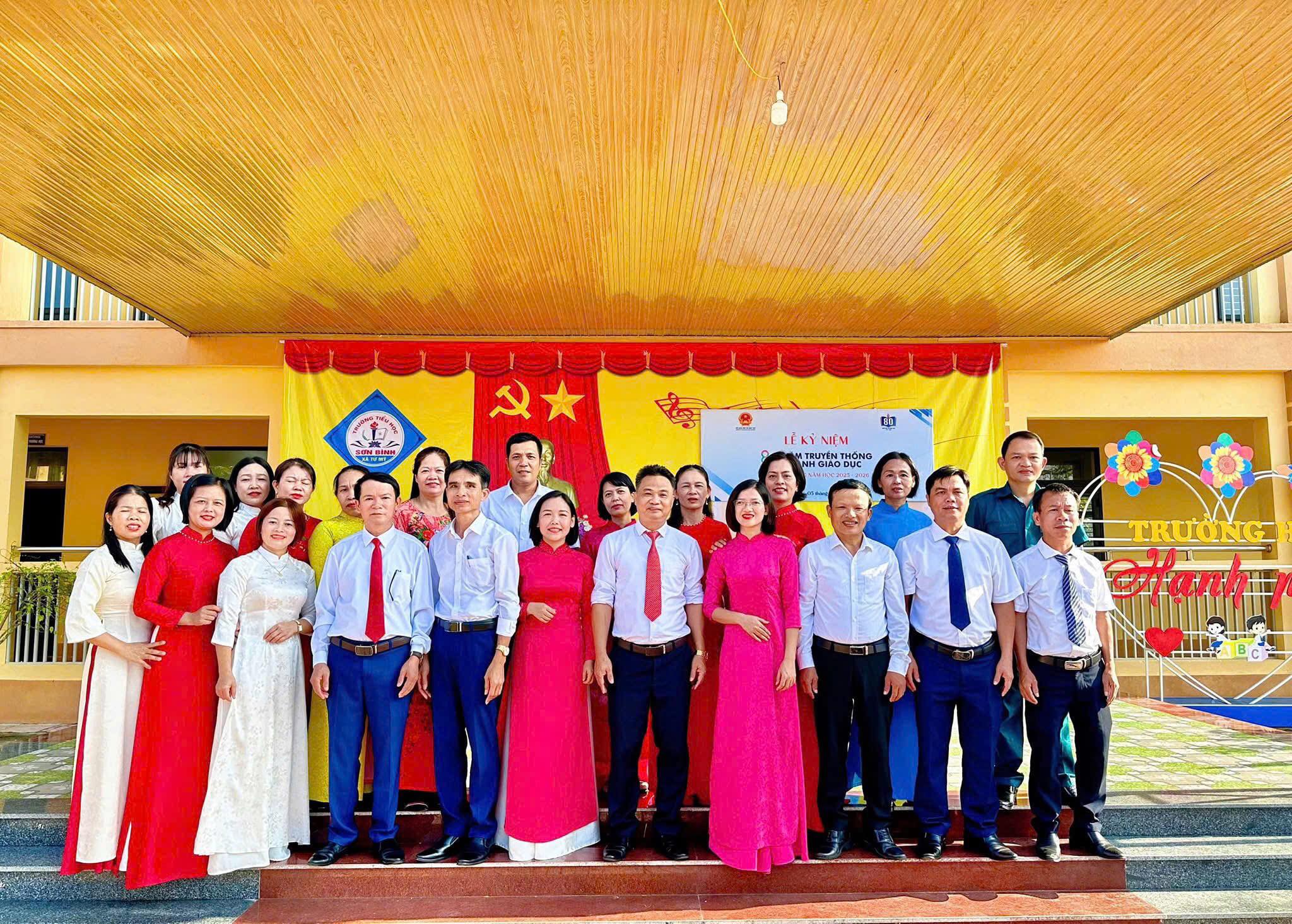 Xã Tứ Mỹ thành lập 13 đoàn lãnh đạo chúc mừng khai giảng năm học mới – Lan tỏa niềm vui ngày toàn dân đưa trẻ đến trường