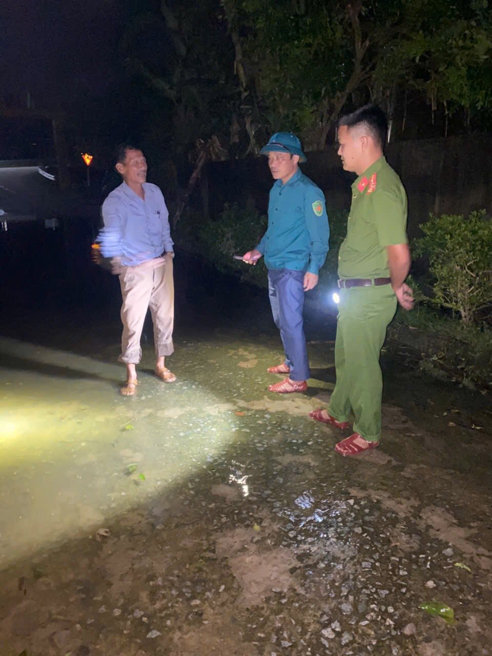 HOÀN LƯU SAU BÃO, NƯỚC TRÊN SÔNG NGÀN PHỐ - NGÀN SÂU VẪN CÒN TIẾP TỤC DÂNG, BÀ CON CẦN CẢNH GIÁC!