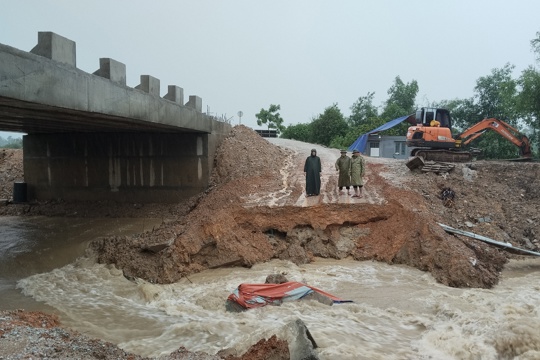 Chủ động ứng phó với mưa lớn, bảo đảm giao thông và bảo vệ lúa Hè Thu 