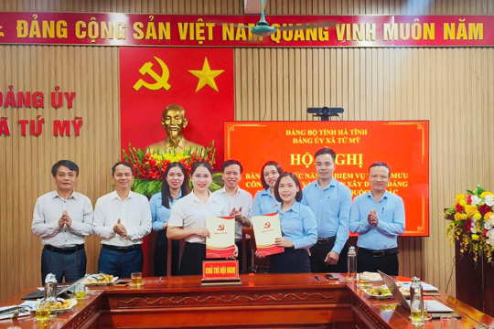 Xã Tứ Mỹ bàn giao chức năng tham mưu công tác Dân vận về Ủy ban MTTQ và các tổ chức chính trị - xã hội