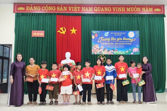 Trao yêu thương đến trẻ em có hoàn cảnh khó khăn ở Tứ Mỹ