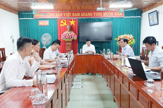Chủ tịch UBND xã chủ trì cuộc họp cho ý kiến một số nội dung quan trọng