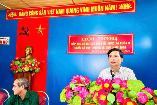 Đồng chí Bí thư Đảng uỷ Lê Nhật Lệ tiếp xúc cử tri 