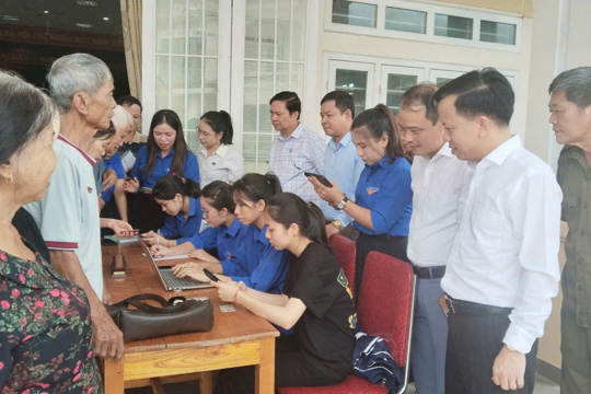 Tứ Mỹ: Ra quân 12 ngày cao điểm  cài đặt ứng dụng công dân số i - HaTinh