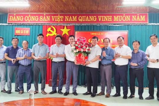 Tứ Mỹ gặp mặt kỷ niệm 81 năm Ngày truyền thống ngành Quản lý đất đai