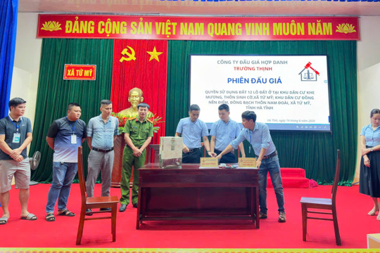 Tổ chức thành công phiên đấu giá quyền sử dụng đất tại xã Tứ Mỹ 
