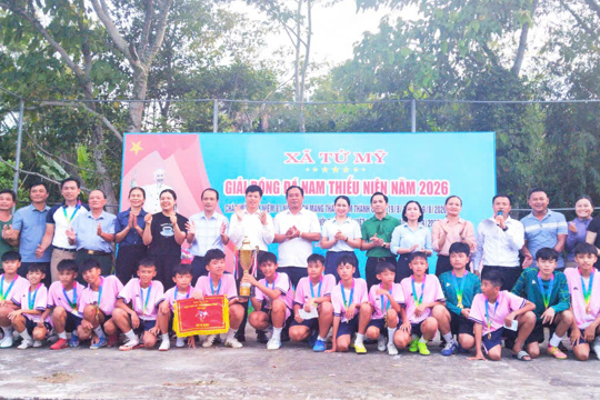 Sơn Châu giành Cúp vô địch Giải bóng đá nam thiếu niên xã Tứ Mỹ năm 2026