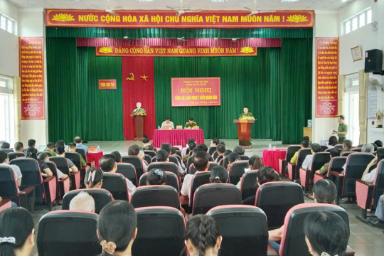 Công an xã Tứ Mỹ lắng nghe ý kiến Nhân dân, kịp thời giải quyết những vấn đề từ cơ sở 