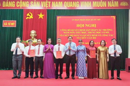 Tứ Mỹ công bố quyết định sắp xếp các cơ sở giáo dục Mầm non, Tiểu học, THCS trên địa bàn