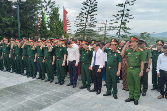 Thành kính tri ân tại Nghĩa trang Liệt sĩ Nầm