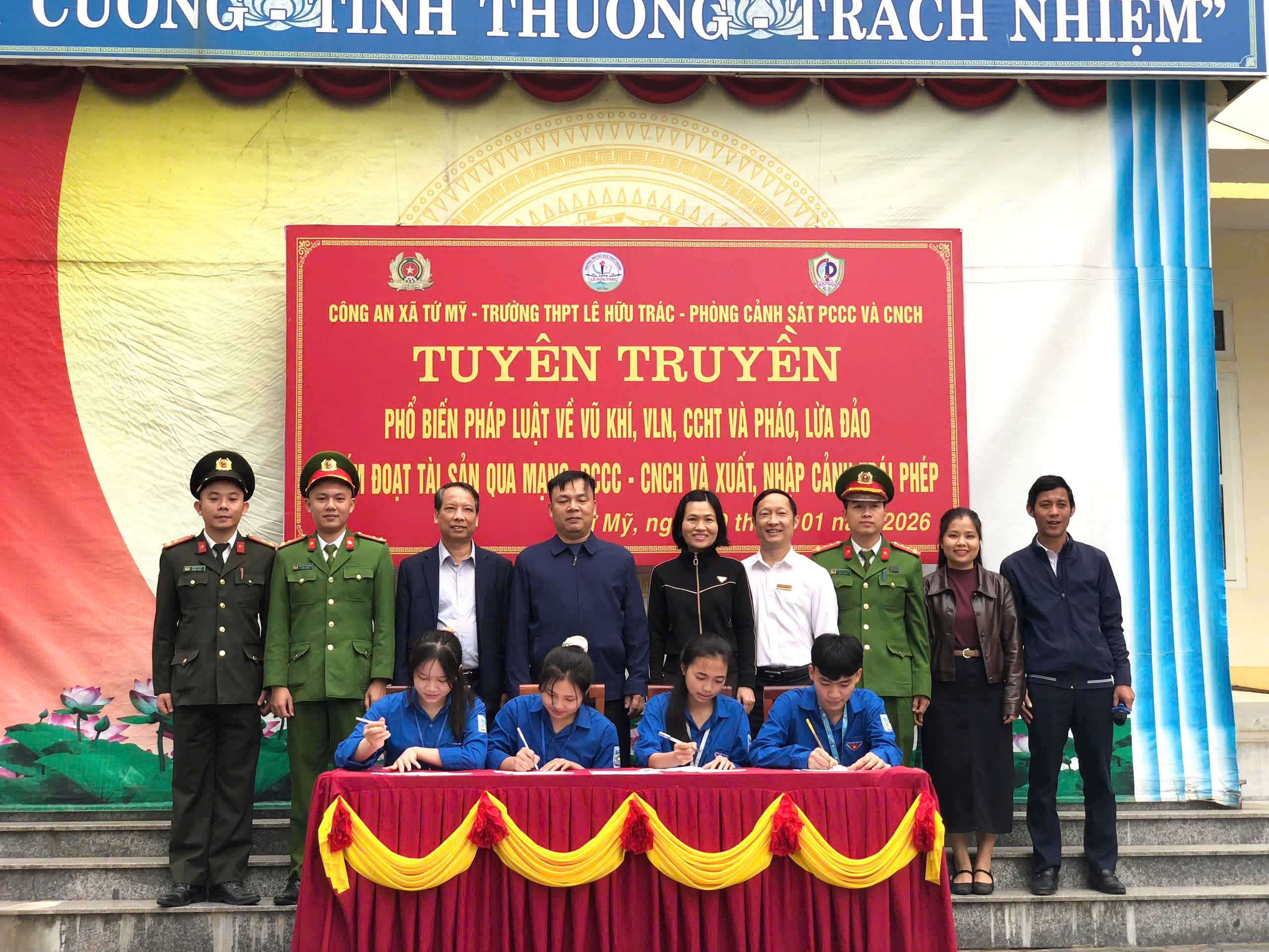 Tứ Mỹ tuyên truyền, phổ biến pháp luật và ký cam kết thực hiện các quy định về an ninh, trật tự trước, trong và sau dịp Tết Nguyên đán Bính Ngọ 2026 